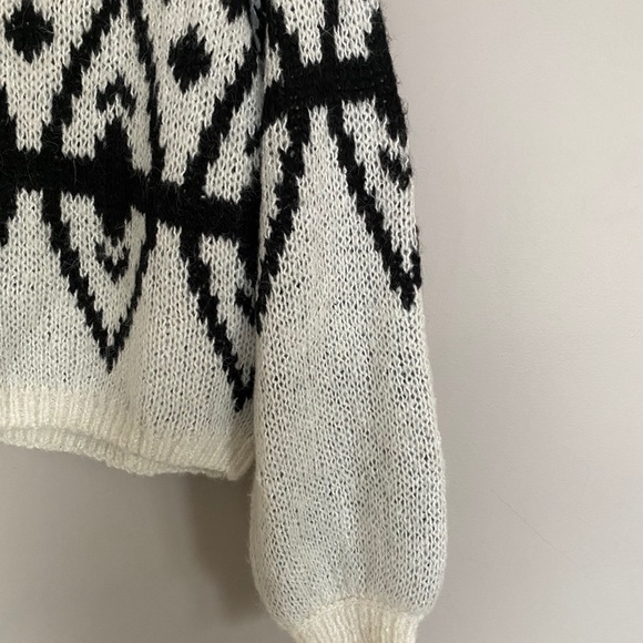 Hollister Cropped Sweater - Picture 2 of 10